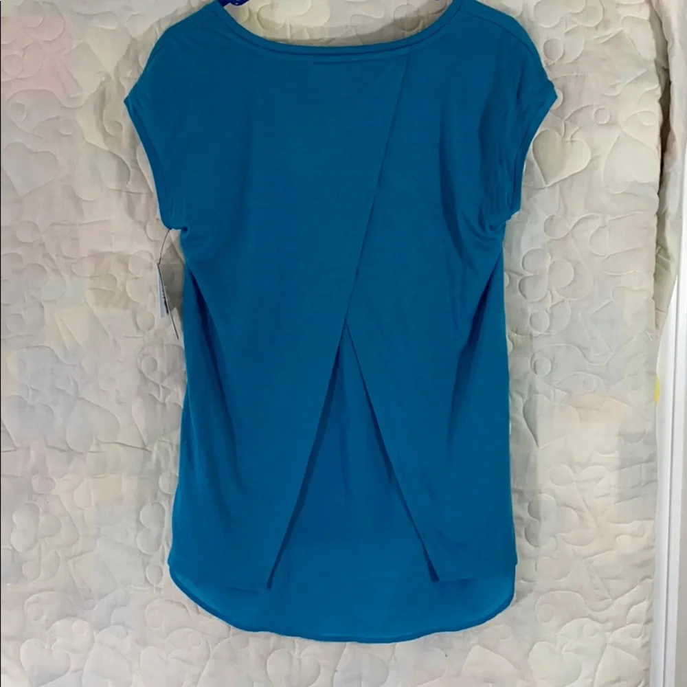 LIZ CLAIBORNE. NWT Women's top. Size S.